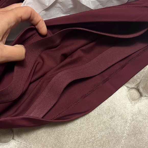 Fabletics Merlot asymmetrical one Shoulder double strap midi bra, new - Picture 8 of 8